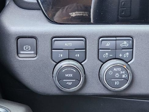 Certified 2022 Chevrolet Silverado 1500 LTZ AWD/4WD image 17