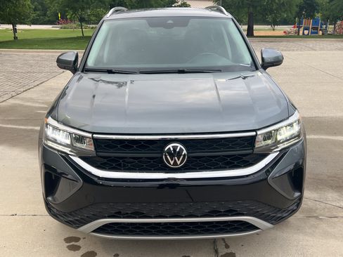 Certified 2023 Volkswagen Taos SE w/ Panoramic Sunroof Package FWD image 3