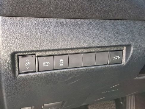 Certified 2024 Toyota Venza LE image 25