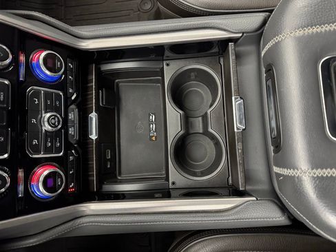 Used 2022 GMC Yukon XL Denali image 27