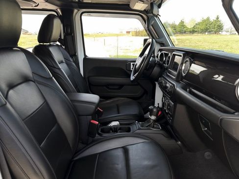Used 2021 Jeep Wrangler Unlimited Sahara AWD/4WD image 19
