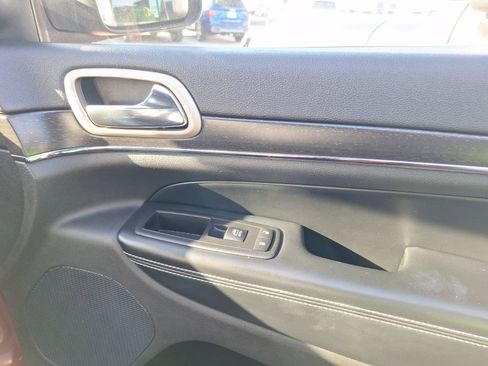 Used 2015 Jeep Grand Cherokee Limited image 36