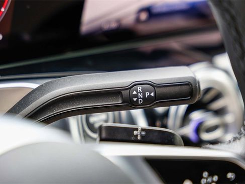 Used 2025 Mercedes-Benz GLB 250 4MATIC image 19