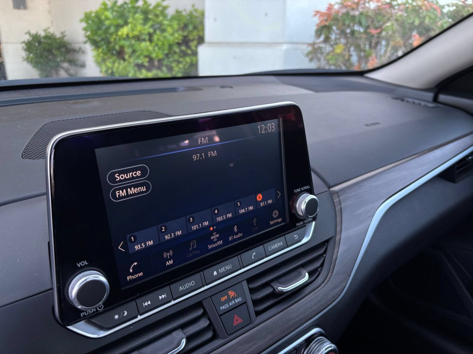 Used 2025 Nissan Altima 2.5 SV FWD image 19