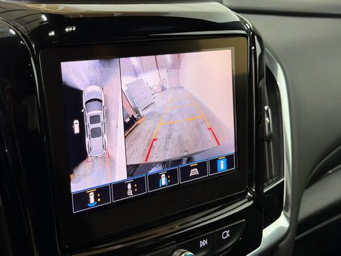 Used 2023 Chevrolet Traverse LT FWD image 16