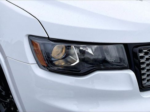 Used 2021 Jeep Grand Cherokee Laredo X image 23