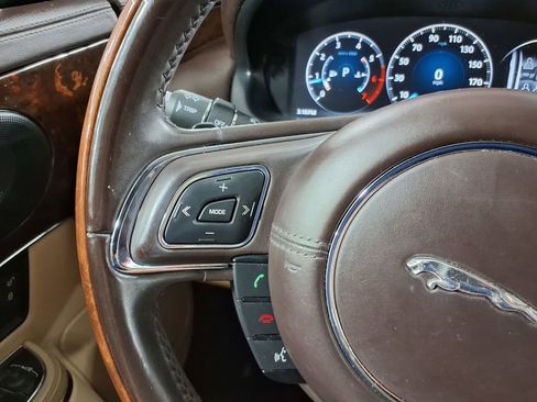 Used 2016 Jaguar XJ R-Sport RWD image 19