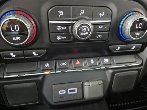 Used 2022 Chevrolet Silverado 1500 LT image 24