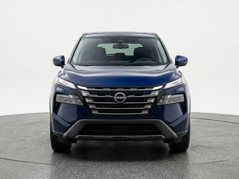 Used 2025 Nissan Rogue SV FWD image 2