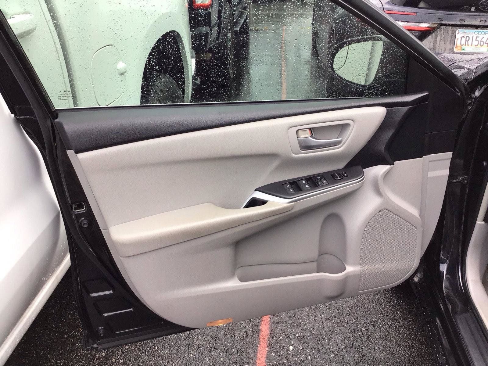 Used 2015 Toyota Camry LE FWD image 10
