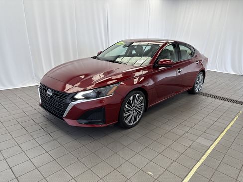 Used 2024 Nissan Altima 2.5 SL image 1