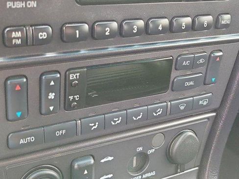 Used 2003 Ford Thunderbird Deluxe RWD image 21