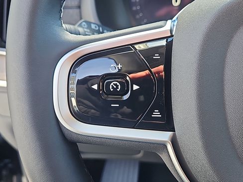 New 2026 Volvo XC90 B6 Plus w/ Protection Package Premier image 16