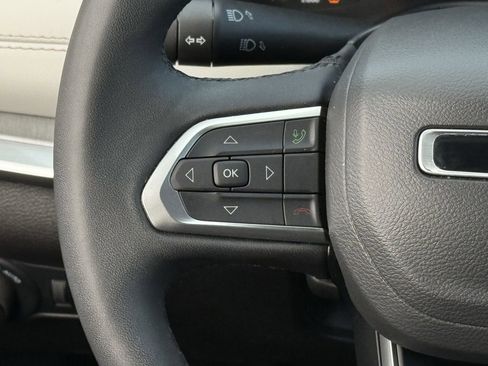 Used 2025 Jeep Compass Limited image 14