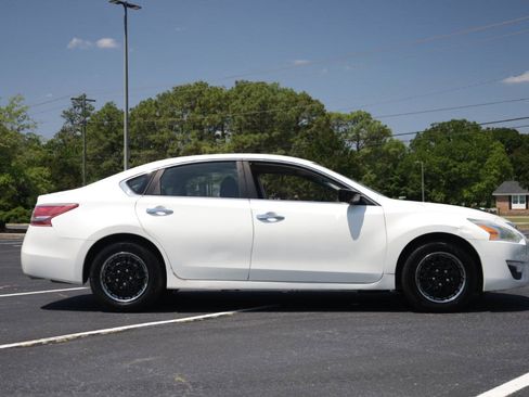 Used 2013 Nissan Altima 2.5 S FWD image 6