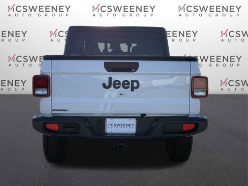 Used 2024 Jeep Gladiator Sport image 4
