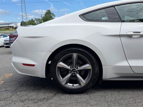 Used 2016 Ford Mustang Coupe RWD image 5