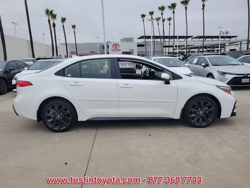 Used 2026 Toyota Corolla SE FWD image 3