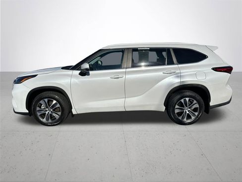 Used 2023 Toyota Highlander XLE image 10