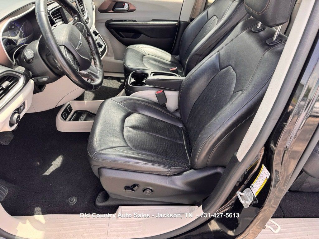 Used 2019 Chrysler Pacifica Touring-L FWD image 20