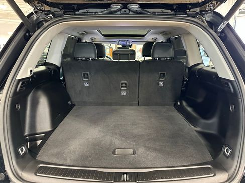 Used 2023 Jeep Grand Cherokee Limited w/ Luxury Tech Group II AWD/4WD image 48