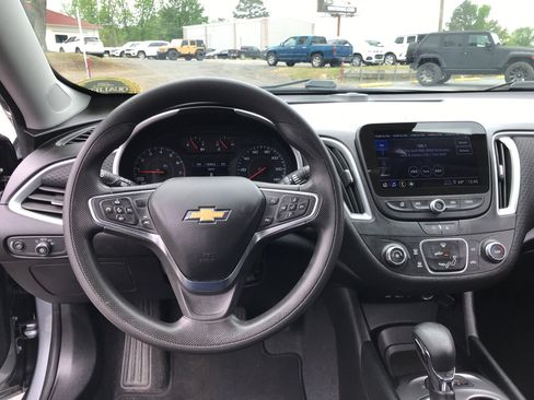 Used 2024 Chevrolet Malibu LS w/ Driver Confidence Package FWD image 9