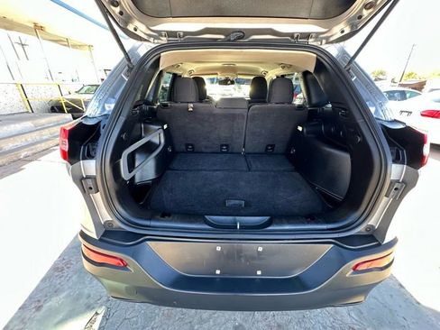 Used 2016 Jeep Cherokee Latitude w/ Cold Weather Group AWD/4WD image 12