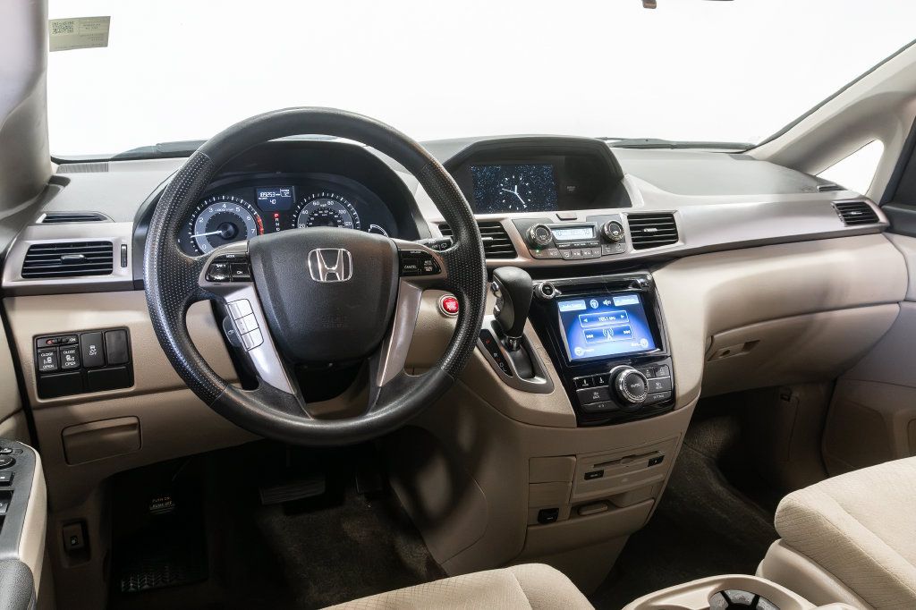 Used 2016 Honda Odyssey SE image 7