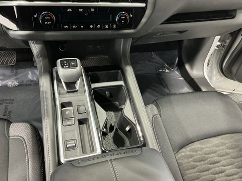 Used 2025 Nissan Pathfinder SV image 16