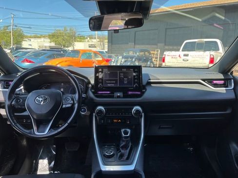Used 2021 Toyota RAV4 SE w/ Weather & Moonroof Package AWD/4WD image 18