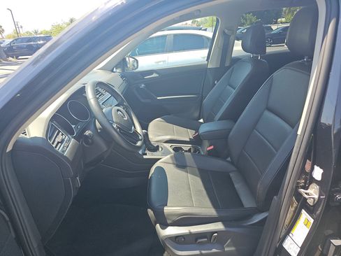 Used 2021 Volkswagen Tiguan SE FWD image 11
