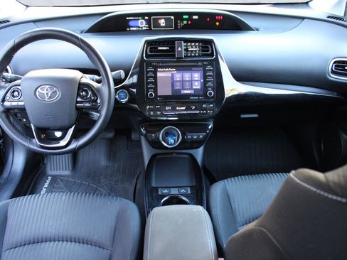 Used 2020 Toyota Prius Prime LE image 2