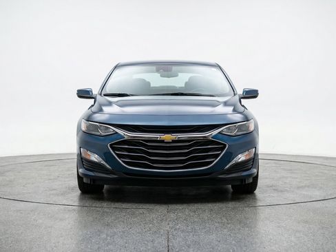 Used 2024 Chevrolet Malibu LT image 2