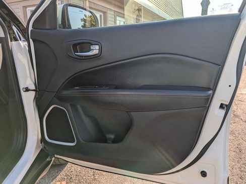 Used 2019 Jeep Compass Limited image 9