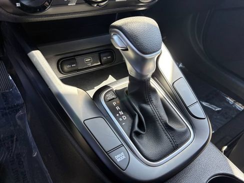 Used 2025 Kia Soul LX w/ LX Technology Package FWD image 21