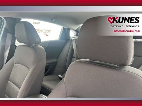 Used 2025 Chevrolet Malibu LT image 12