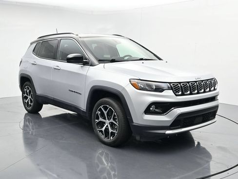 Used 2024 Jeep Compass Limited AWD/4WD image 2