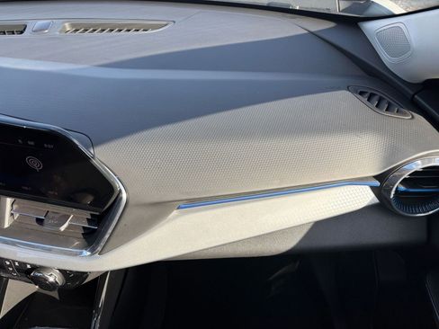 Used 2025 Chevrolet Trax LT w/ LT Convenience Package image 35