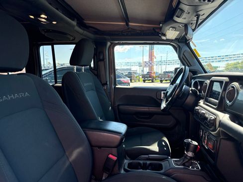 Used 2021 Jeep Wrangler Unlimited Sahara AWD/4WD image 15