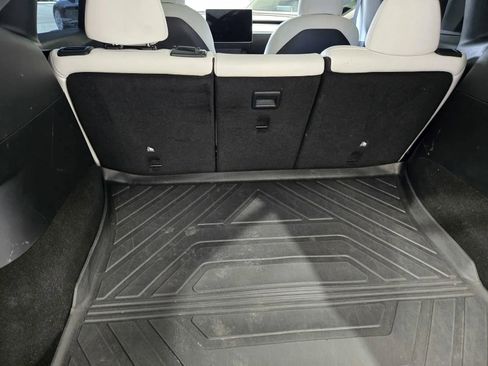 Used 2021 Tesla Model Y Long Range image 9