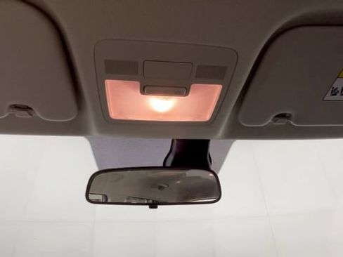 Used 2025 Hyundai Venue SE FWD image 34