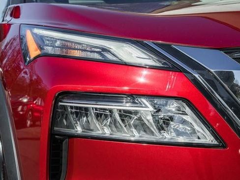 Used 2022 Nissan Rogue SV w/ SV Premium Package image 13