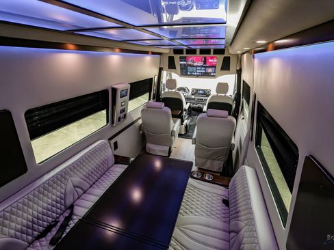 Used 2023 Mercedes-Benz Sprinter 3500 image 99