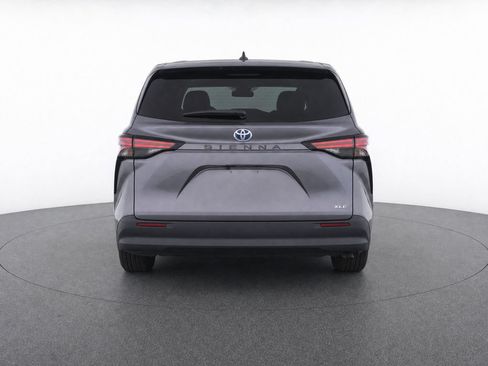 Used 2025 Toyota Sienna XLE FWD image 10
