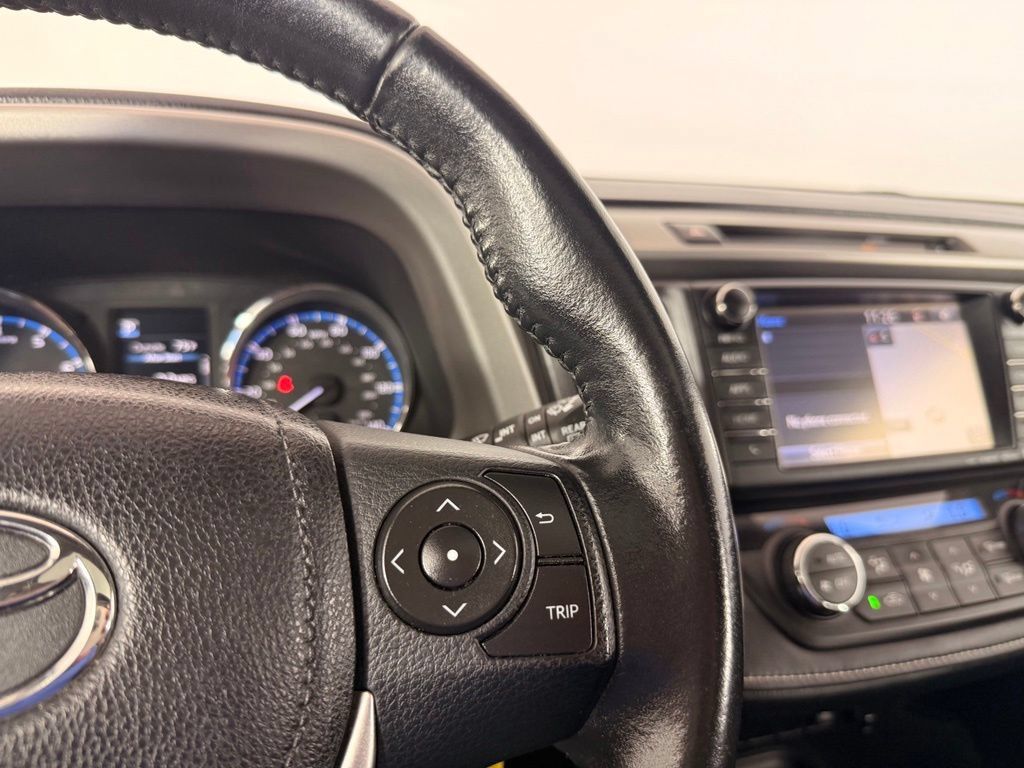 Used 2016 Toyota RAV4 XLE AWD/4WD image 28