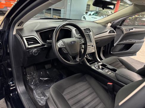 Used 2018 Ford Fusion SE w/ Fusion SE Technology Package image 36