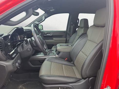 Used 2022 Chevrolet Silverado 1500 ZR2 w/ Technology Package AWD/4WD image 9