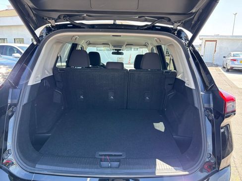 Used 2025 Nissan Rogue SV AWD/4WD image 33