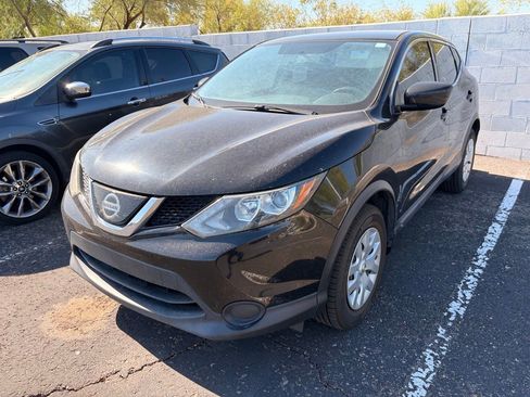 Used 2019 Nissan Rogue Sport S FWD image 2