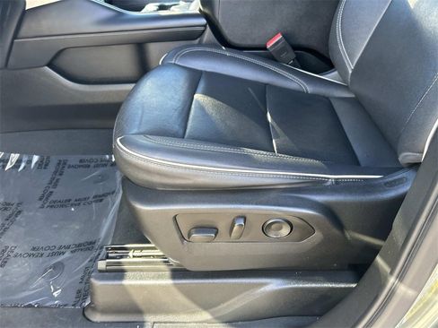 Used 2023 Chevrolet Suburban Premier image 23